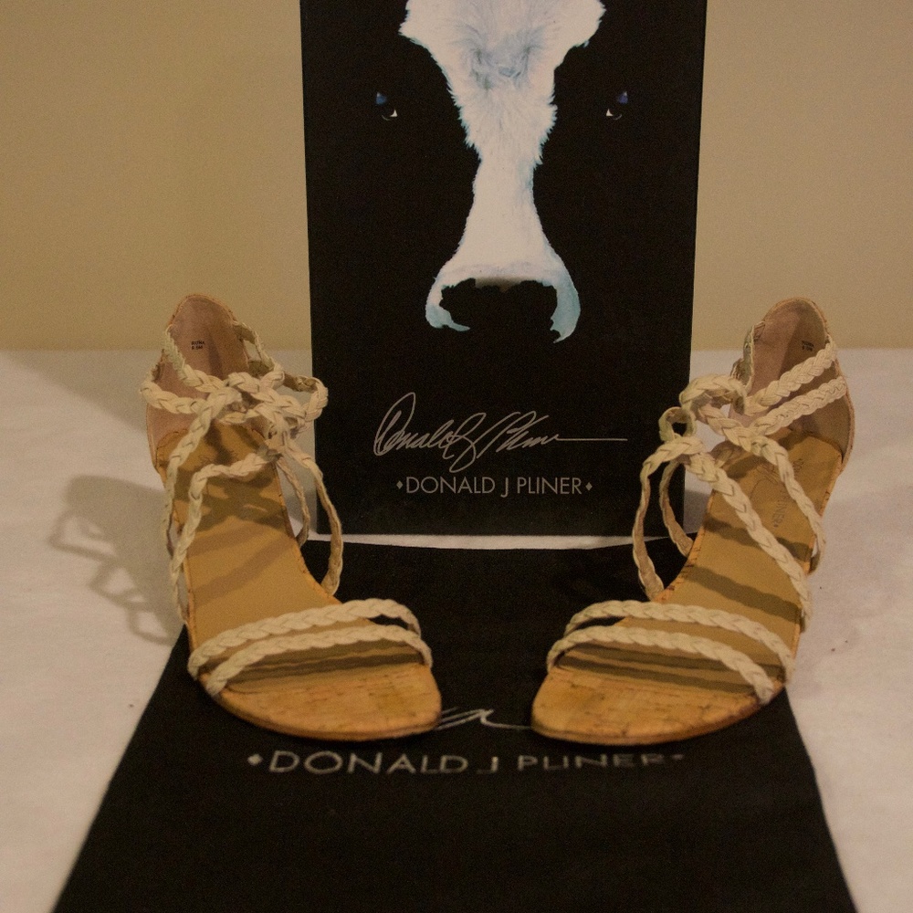 Donald J Pliner Sandals in Natural Sand Color - 9.5